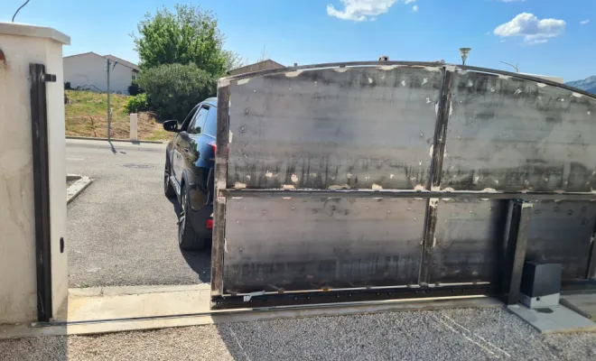 GMC HABITAT est intervenu pour réaliser l'installation d'un portail coulissant en fer forgé ainsi que la motorisation a LA MOUTONNE, Toulon, GMC HABITAT