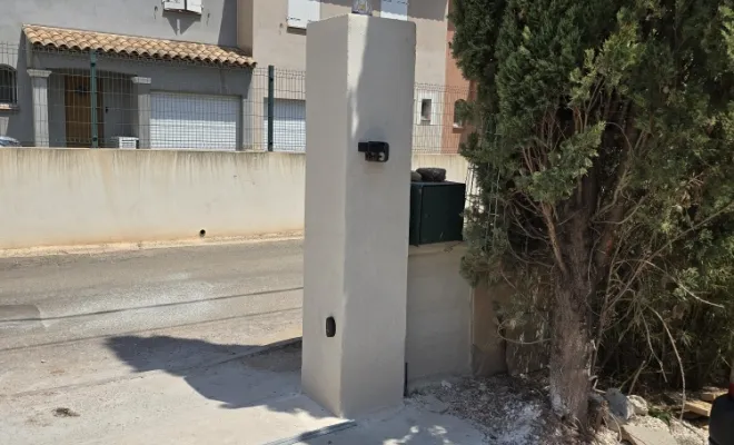 GMC HABITAT est intervenu pour réaliser l'installation d'un portail coulissant alu à CUERS, Toulon, GMC HABITAT